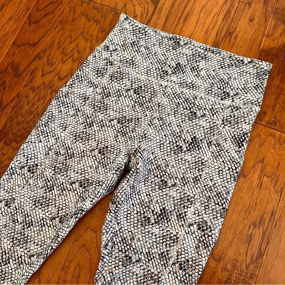 Balance Collection Black and White Animal Print Leggings Size Large - Picture 2 of 5